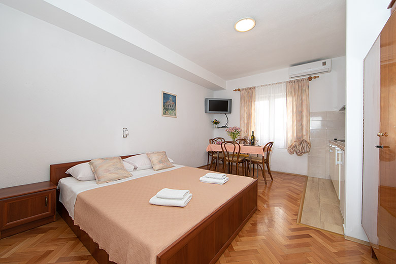 apartments Bidol, Makarska - bedroom