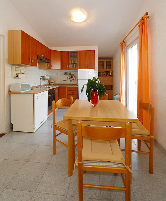 apartments Brkuši, Makarska - dining room