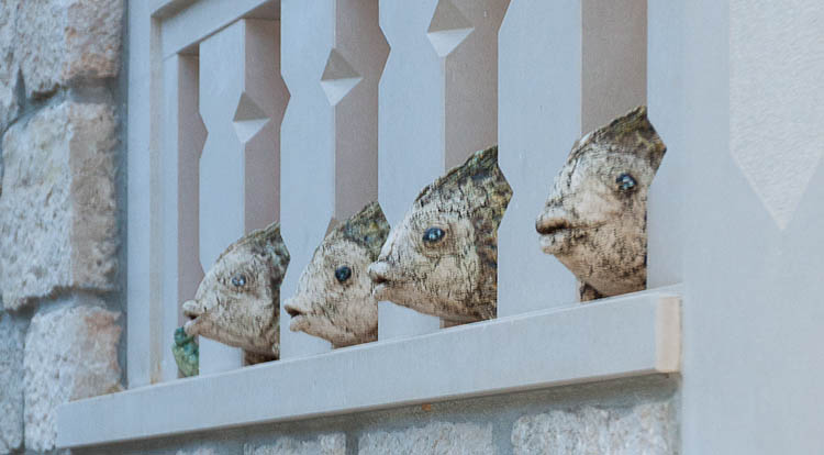 Villa Columba, entrance in the house, sculpture