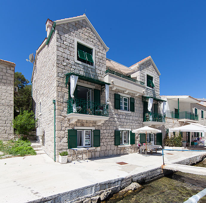 Apartments Villa COLUMBA, Makarska - dalmatian old style stone house