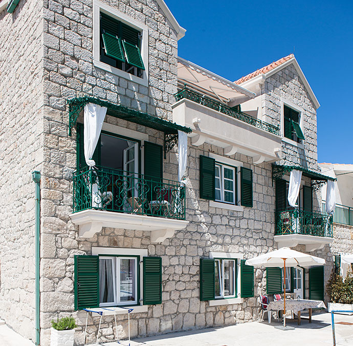 Apartments Villa COLUMBA, Makarska - stone house