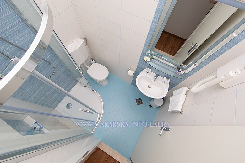 apartments Laura, Makarska - bathroom