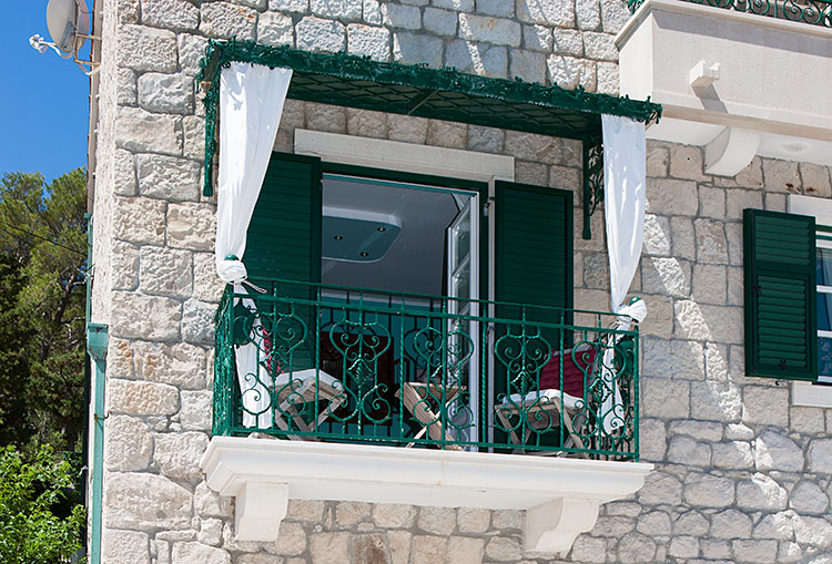 Makarska, apartments Nada - romantic balcony with view on Makarska