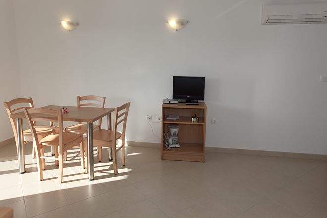 dinning room, LCD TV, air condition