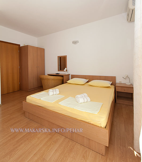 Apartments Lidija Pehar, Makarska - bedroom