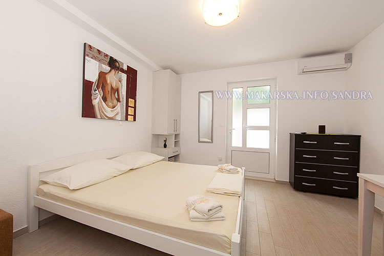 apartments Sandra, Makarska - bedroom