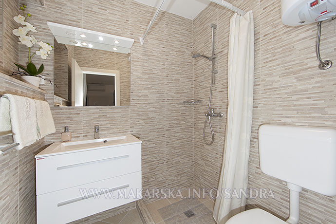 apartments Sandra, Makarska - bathroom